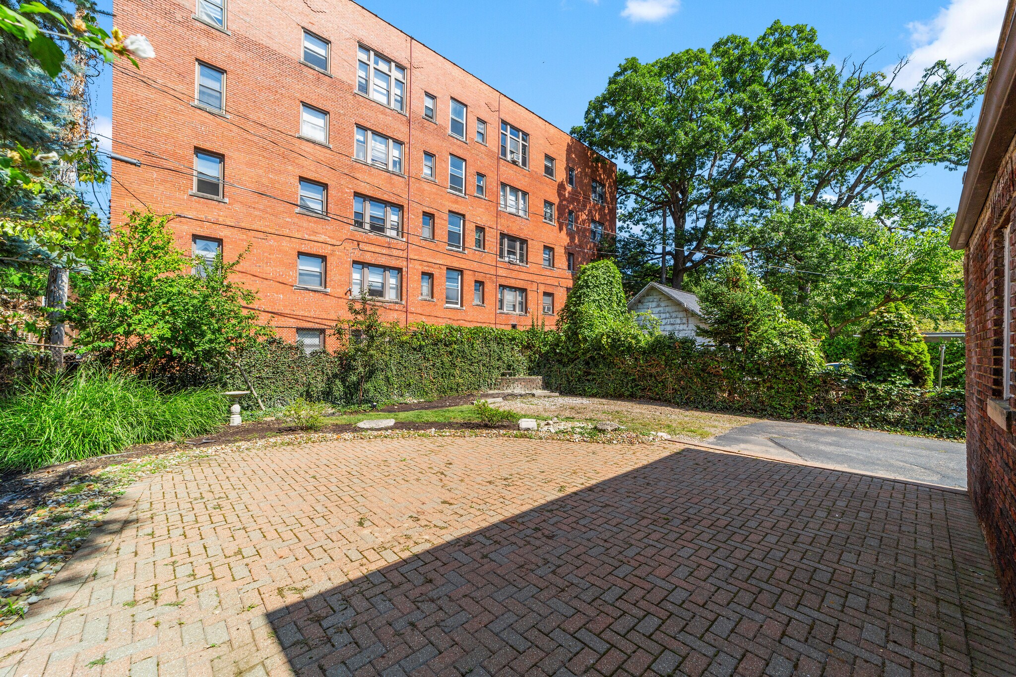 Patio - 10206 Clifton Blvd