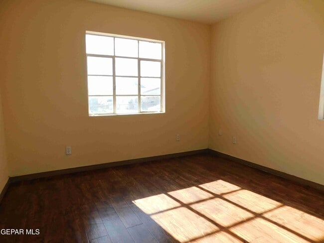 Building Photo - 7625 Hacienda Ave