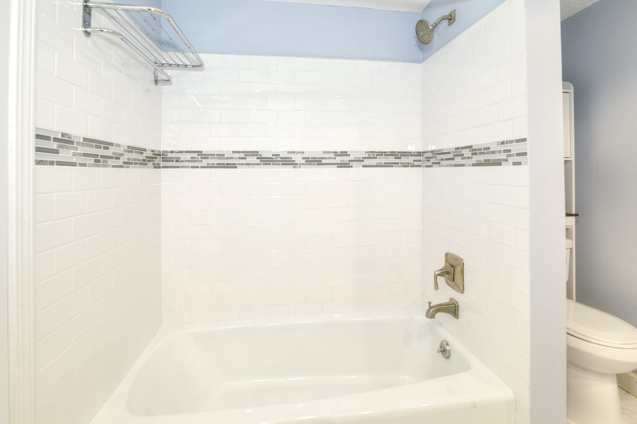 Mater bathroom - 6851 Roswell Rd