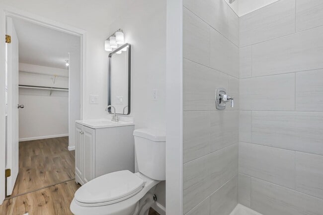 Building Photo - 874 Hilton Dr