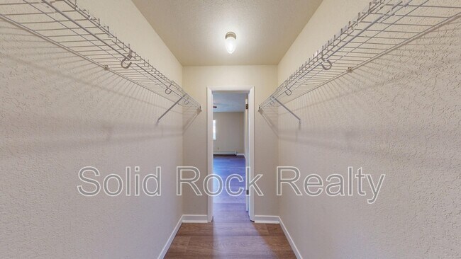 Building Photo - 3014 Mallard Dr