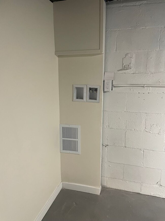 Building Photo - Brand New Remodeled Home