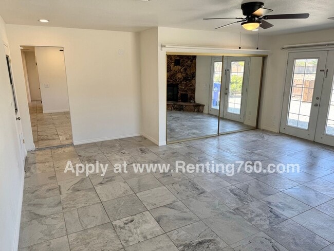 Building Photo - Huge Home with Solar Panels & Tons of Space!