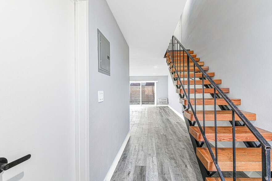 Building Photo - 13392 Magnolia St