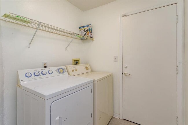 Building Photo - 5955 Kenlyn Ct