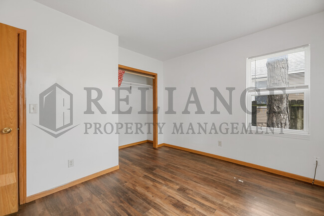 Building Photo - 2147 N Park Pl