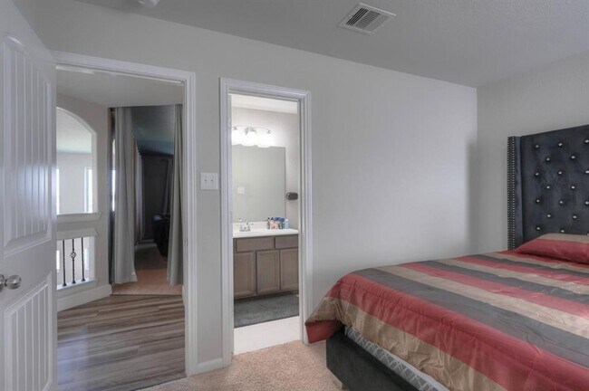 Building Photo - 5555 Casa Martin Dr