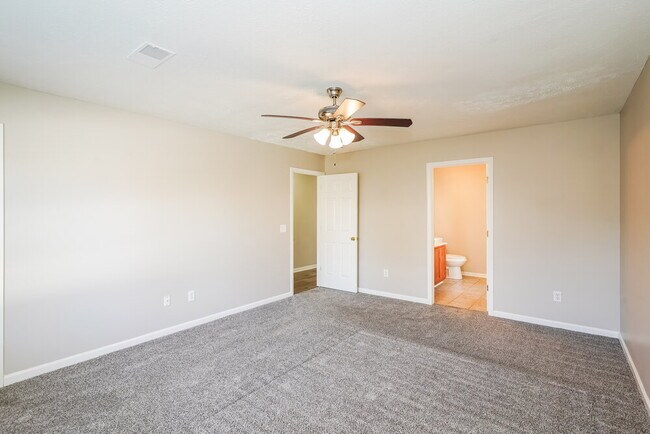 Building Photo - 2845 Meadow Glen