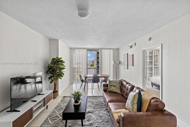 Primary Photo - 1750 N Bayshore Dr