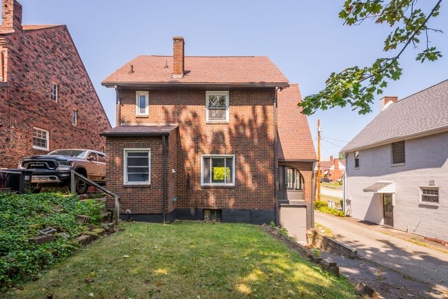 Building Photo - Stunning 4 bedroom home in McKeesport available July 1!