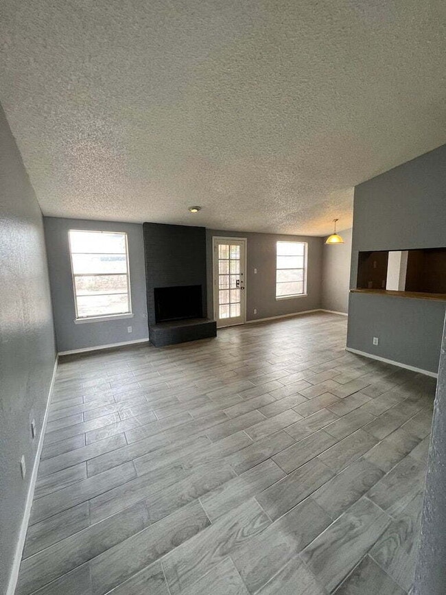 Building Photo - 1504B Monte Sanders Ln