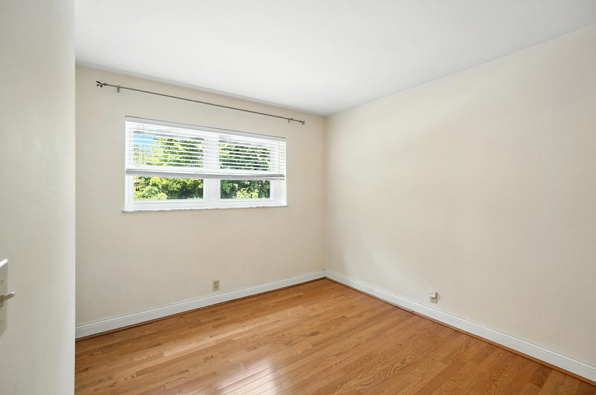 Building Photo - 2270 Madison Rd