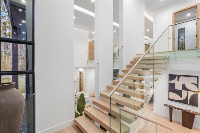 Building Photo - 1736 Cox Rd