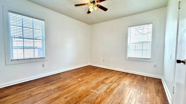 Building Photo - Super Cute 2/1 Just Minutes From Tech and Hospitals!