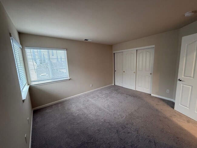 Building Photo - ** Move In Special, $1,000.00 Off First Month's Rent! ** Spacious 4 Bedroom Home for Rent in Desi...