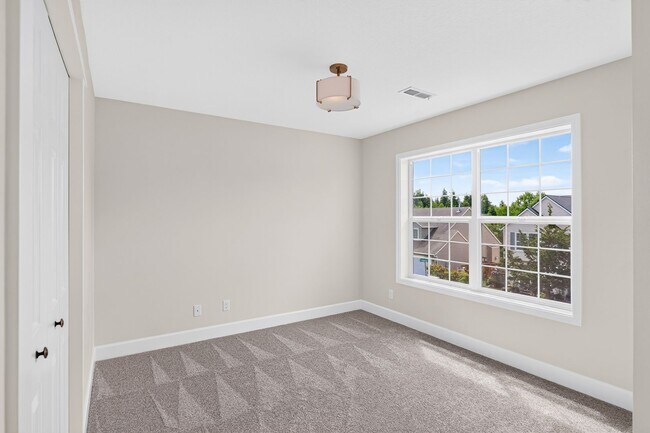 Building Photo - Beautifully Refreshed Clackamas Home with Bright Interiors & Private Backyard Retreat