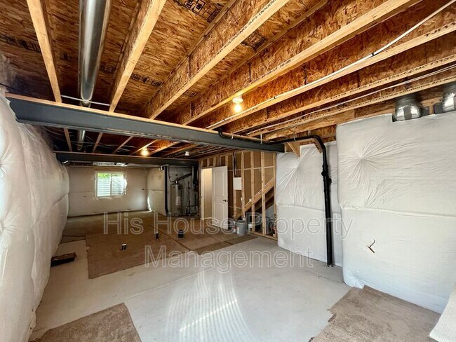 Building Photo - 842 Sunlight Peak Dr