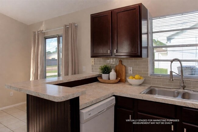 Building Photo - 6003 Oleander Dr