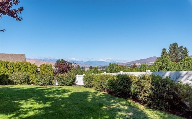 Building Photo - Gorgeous 4 bed, 3 full baths Craftsman Sty...