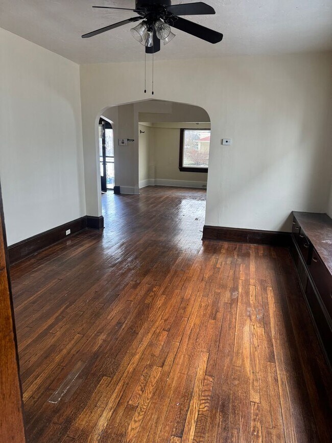 Building Photo - 9402 Pierpont Ave