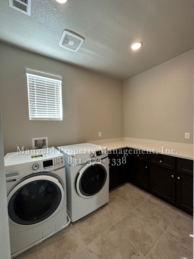 Building Photo - Newly Constructed 3-Bed 2.5-Bath Home in I...
