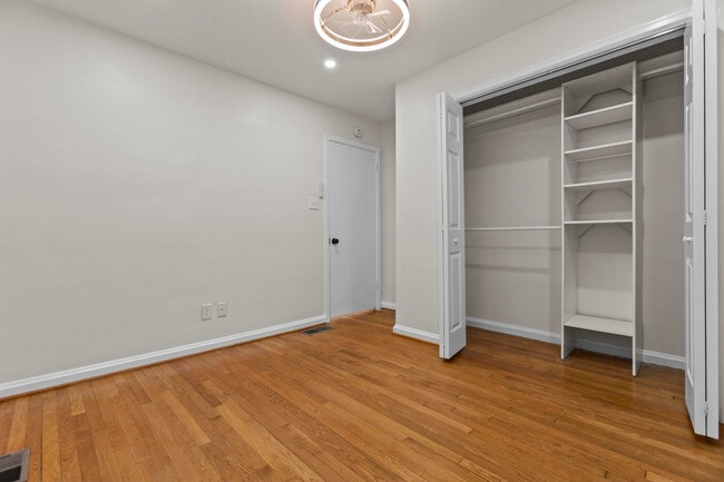 Building Photo - 549 Claymont Dr