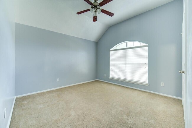 Building Photo - 5002 Laura Lee Ln