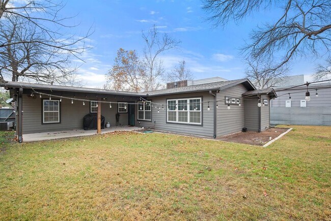 Building Photo - 3307 Garden Villa Ln