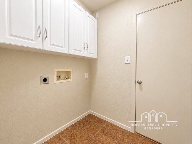 Building Photo - “Cozy 3-Bedroom, 2-Bathroom Home in Desert Oasis”