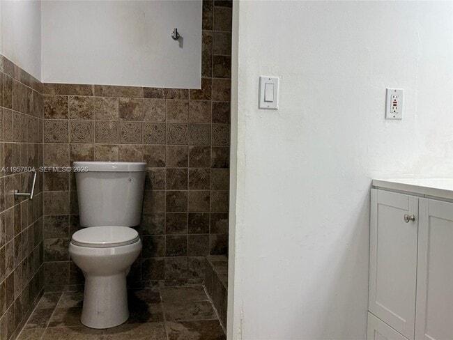 Building Photo - 1705 Whitehall Dr