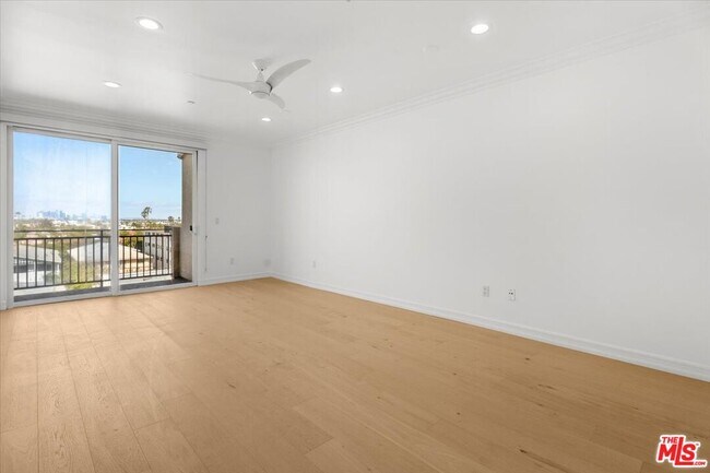 Building Photo - 1450 S Beverly Dr