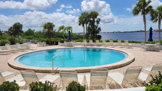 Building Photo - Annual turnkey furnished or short term 2/ ...