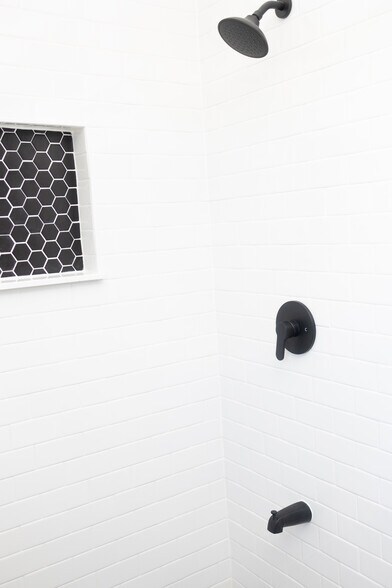 Building Photo - 104 E Gates Ave