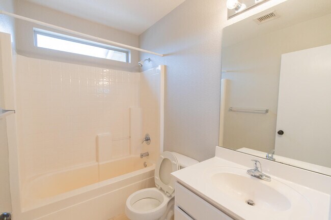 Building Photo - 18033 N Skyhawk Dr