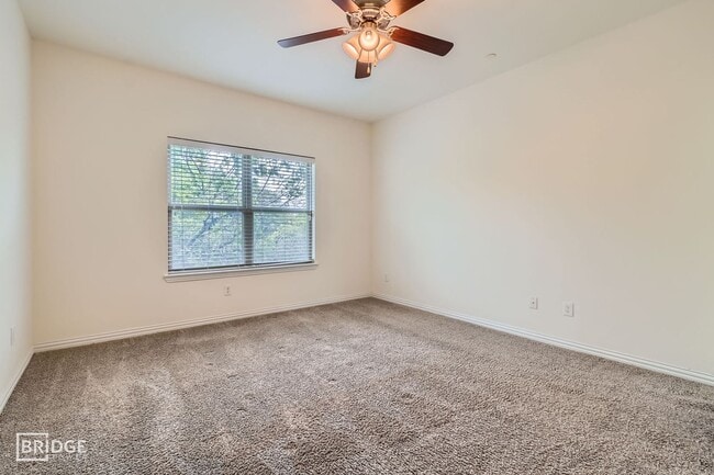 Building Photo - 1349 Lakecrest Ln