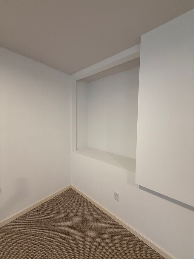 Building Photo - Spacious Rental Minutes from Downtown Nashville!