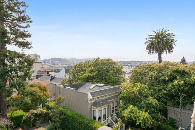 Building Photo - 2109 Bush St