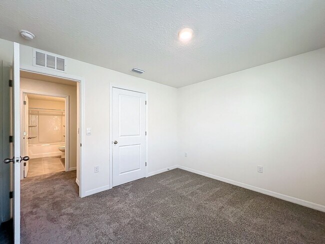 Building Photo - Pet-Friendly 5BR Home in Ocala | Spacious Living in Ocala Crossings South