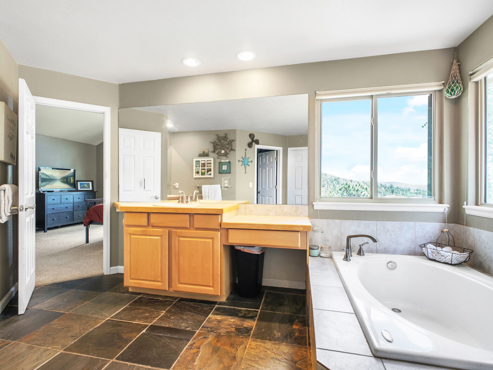 Building Photo - 3648 Heatherwood Way