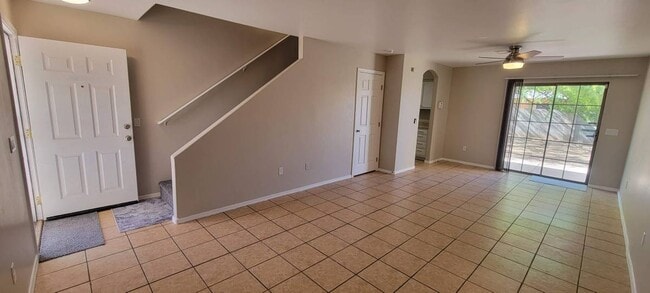 Building Photo - 564 W 12th St