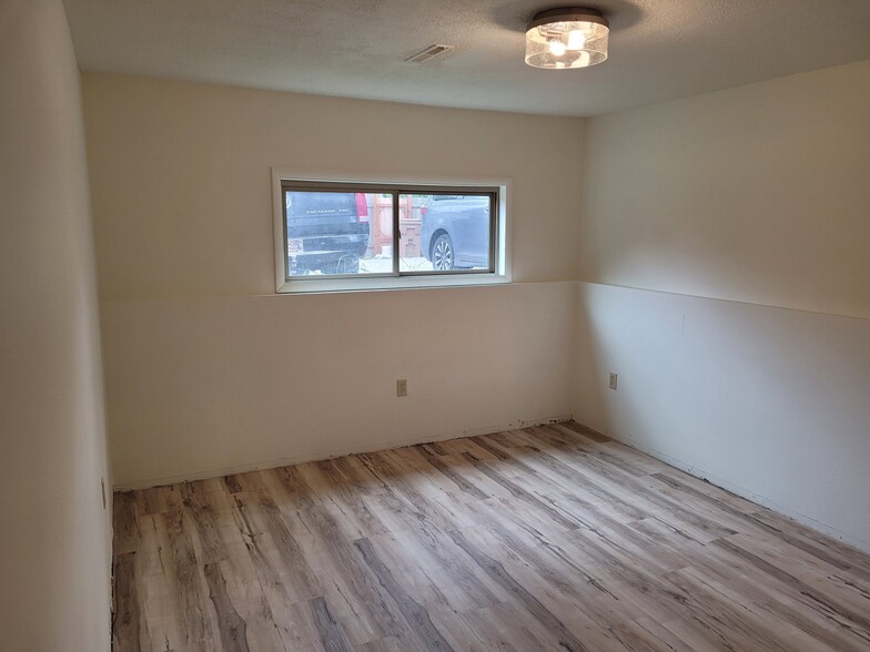 Building Photo - 520 N 19th Ave