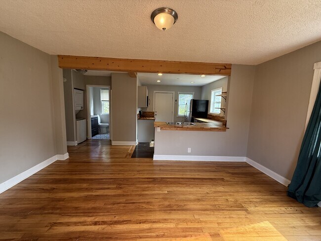 Building Photo - 2336 Boxwood Ln NE