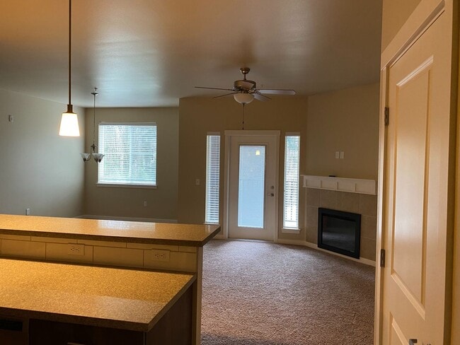 Building Photo - Beautiful 2 bedroom available to call home!  Tour with us today