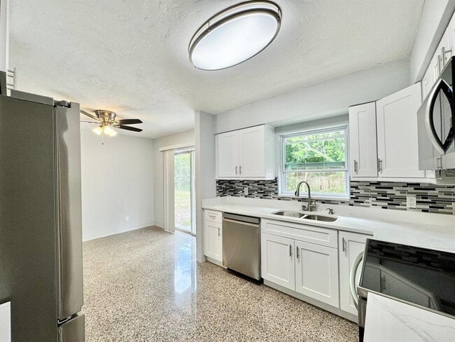 Building Photo - 10932 104th Ave