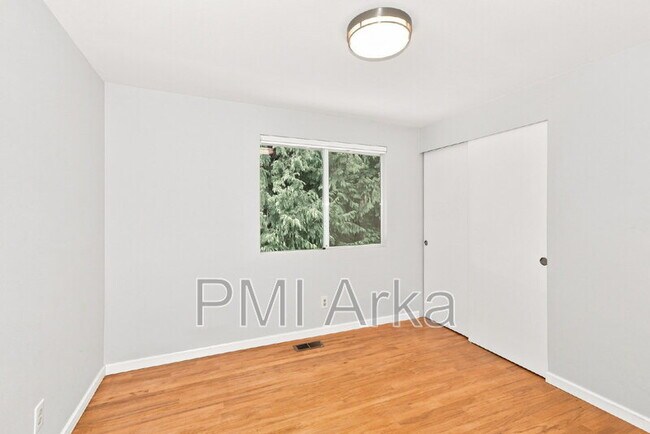 Building Photo - 23408 NE 29th Pl