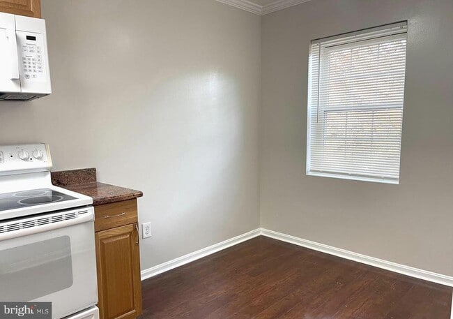 Building Photo - 1802 Key Blvd