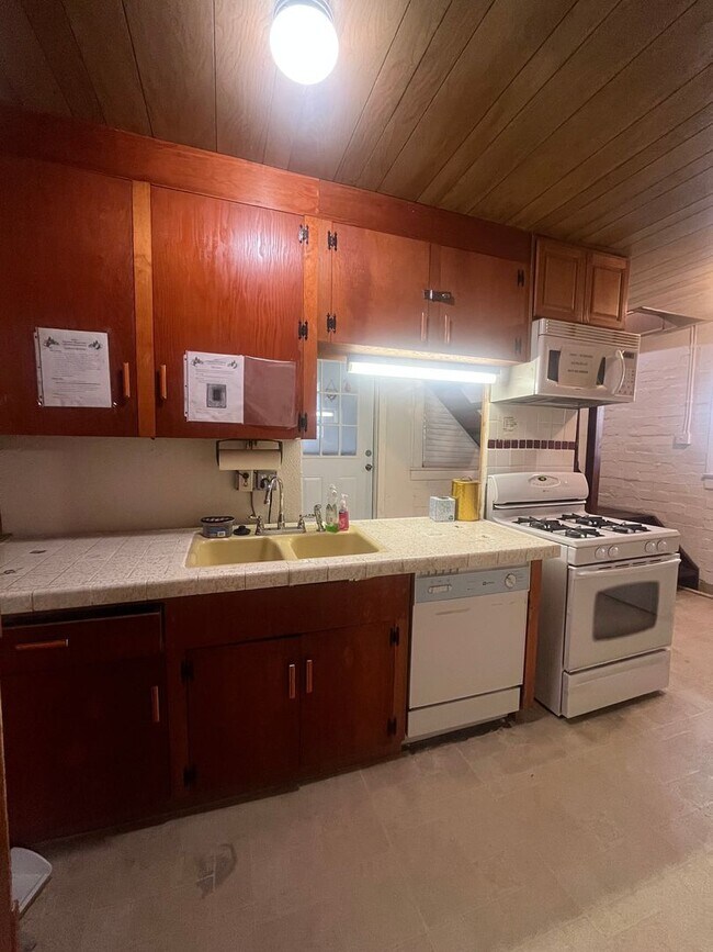 Building Photo - Cozy Crestline Cabin