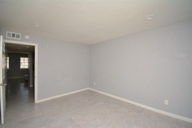 Building Photo - 12633 Memorial Dr