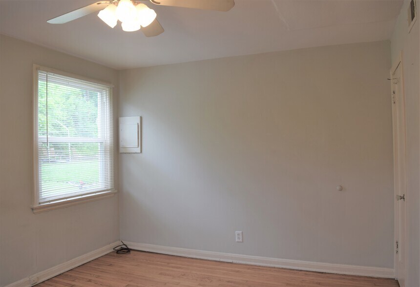 Building Photo - 1229 Louisville Ave