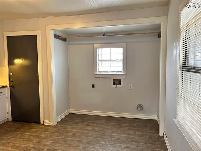 Building Photo - 202 FM 367